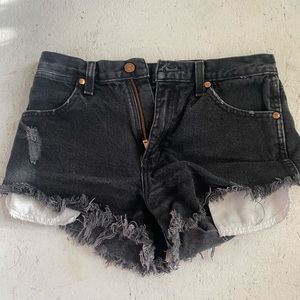 Women’s wrangler black high waisted jean shorts size 26